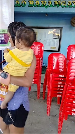 Isang babaeng atleta na nagwagi sa at nakuha nya Ang rank4 Hindi hadlang sa pagiging Isang runner Ang may anak na maliit pa, sabay sila bumabangon sa madaling araw para magbyahe papunta sa distenasyon, Bata pa lang pero may pangarap na 😁(pedreng) #funrun #runner #trendingreelsvideo #highlight #everyoneシ゚ #letsgo | Jinky Tumbaga