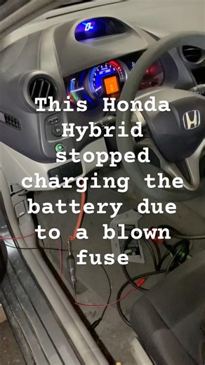 2010 Honda Insight Hybrid lost battery charging blown fuse #automobile #mechanic #honda #hondahybrid