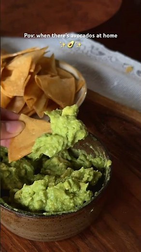 Easy guacamole in under a minute #guacamole #viral