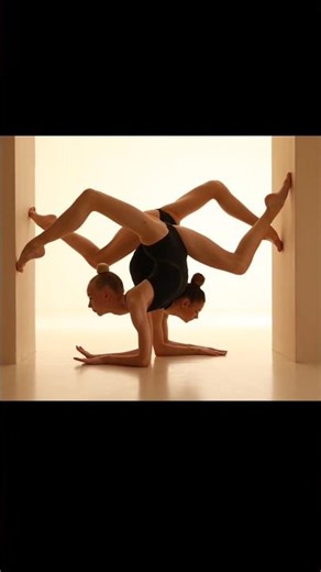 🇺🇦 Model poses for photoshoot📸 Rhythmic gymnastics. Models Polina and Valeriia