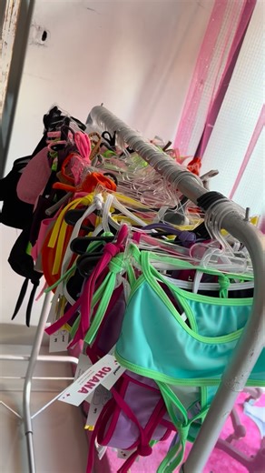 ᴏʜᴀɴᴀ • ɪɴᴅᴜᴍᴇɴᴛᴀʀɪᴀ ʏ ᴀᴄᴄᴇꜱᴏʀɪᴏꜱ on Instagram: "DICIEMBRE DE OFERTAS 😍 • 10% off abonando en efectivo • Superando tu compra de $60.000, te llevas una less de regalo • Temporada de invierno 20% off • Bikinis de morley 2x$30.000 Y MUCHO MÁS 🩷 No sólo ingresaron artículos hermosos para tu outfit de las fiestas o para hacer un regalito, sino que también tenemos muchos accesorios, collares, pulceras, brazaletes, perfumes… Las esperamos en Av. Boulogne Sur Mer 1166, Tapiales 🔥 #viral #tapiales #pa