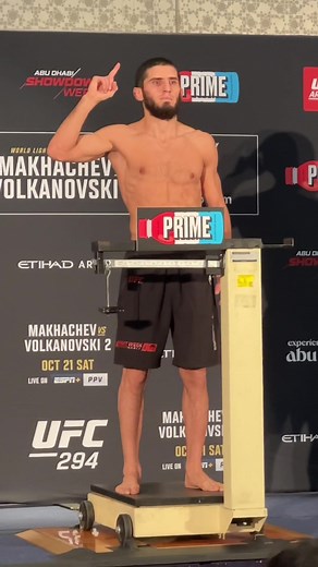 155 for Islam Makhachev and 154.5 for Alex Volkanovski. #ufc294 #islammakhachev #alexvolkanovski