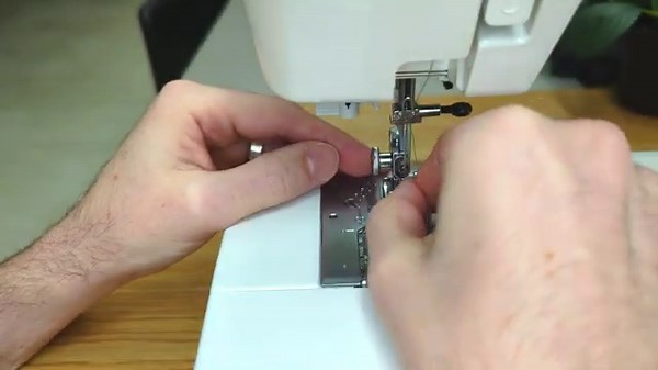 Janome HD-5000 Threading Video