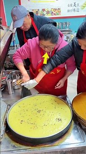 Auntie’s Smart Trick to Flip a Giant Dhokla Perfectly #facts #shots