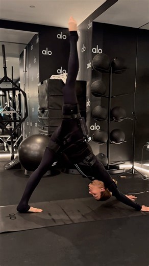 ALO Wellness Club on Instagram: "@tawnyjanae’s energy is electric, even more so when she’s doing EMS."