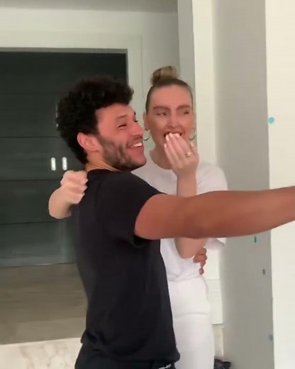Perrie Edwards baby's GENDER REVEAL !!!💙