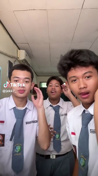 Master the Woop Woop Dance Moves Easily