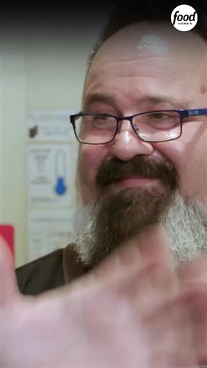 No The Funny Farm Restaurant, Ron Levi acompanha Casey Webb para enfrentar um irresistível sanduíche Monte Cristo 🍞🧀🥓 #HomemVersusComida Aproveite o conteúdo da Discovery em streaming na #HBOMax Assine agora: https://bit.ly/MAX-FoodNetworkBRA | Food Network Brasil