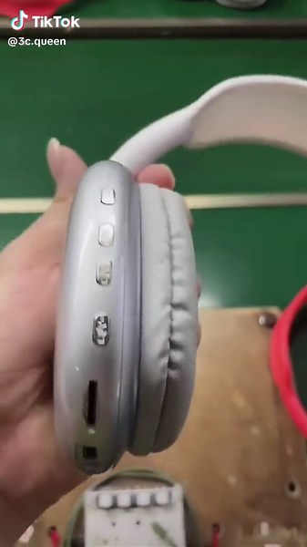 Discover the Art of Headphone Manufacturing 🎧🏭