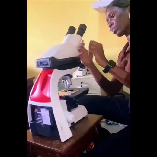 Installation of the DM 750 Leica microscope at a client's site..