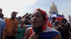 Video. Protesters and police clash in Cuban capital in rare anti-government protest