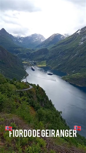 Según 1000 Lugares para Ver Antes de Morir, este fiordo es el más lindo de #noruega y uno de los más hermosos del 🌍.Es uno de los fiordos más profundos del mundo, que se formó durante la Edad de Hielo, y es un imperdible. El paisaje es majestuoso y la naturaleza se impone. Nos encantó y recomendamos mucho!#seetheworld #travelgram #geiranger #geirangerfjord #geirangernorway🇳🇴 #passionpassport #norwaytravel #norwaytrip #ilovenorway #visitnorway #worldingram #travelling #viajeros #instatravel #i
