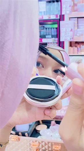 Lagi mampir ke Livi Beauty House Banjarmasin ternyata Instaperfect lagi banyak promo seru!!😍🩷 Ada End of Season Sale dengan diskon sampai 50%, dan Rush Hour diskon 35% di jam 15.00–17.00. Promo yang sayang banget dilewatin: • Air Cushion only 120k • Mesh Cushion only 145k • Buy Mascara, Get Free Eyeliner • Buy 2 Get 4 • Bawa empties Instaperfect bisa tuker Instaperfect Primer Promo bundling berlaku 📅 sampai dengan 31 Desember 2025! Langsung cek di Livi Beauty House Banjarmasin✨ @livi.beautyho