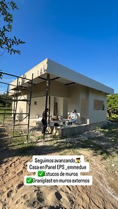 Así vamos en esta Casa 🏡 de 80 m2 _ en Panel EPS Sistema Emmedue Se está realizando estucos de muros internos y Graniplast en muros externos #paneleps #emmedue #sistemaemmedue | Constructora Colmenares - Casas Prefabricadas