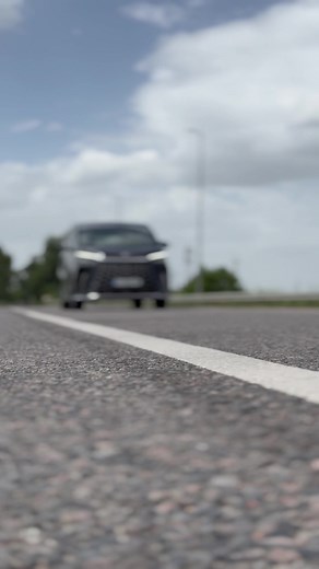 Lexus LM 350h Luxury Moover (Розкішний мінівен)