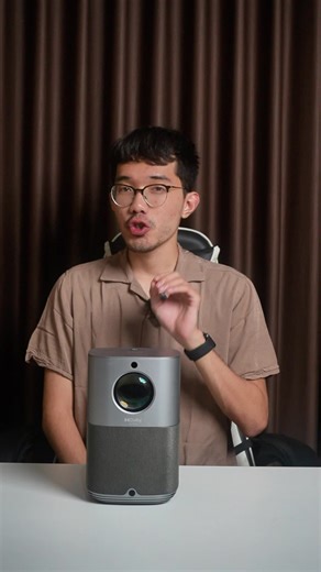 Perbandingan Proyektor Eroc dan Proyektor Biasa