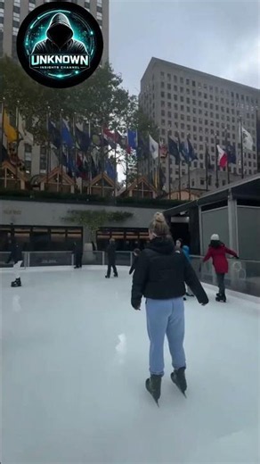 ⛸️ Skating Around Rockefeller Center Ice Rink in NYC