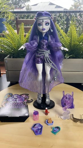 🇦🇺 | A closer look at G3 Monster High Spectra Vondergeist. Check out her secret hidden feature… @monsterhigh #monsterhigh #explore... | Instagram