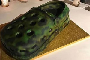 Bride and groom have a CROCS-themed wedding cake and horrified people say it looks like a ‘turd’