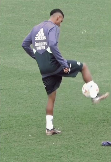 Rodrigo show football tricks and skills #rodrigo #skills #footballskills #realmadrid