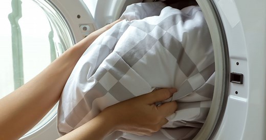 Fini le pressing, voici comment laver une couette trop grande pour la machine à laver
