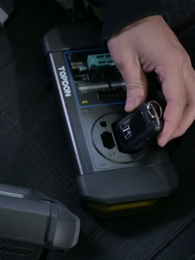 Programming keys the smart way 🔑 TOPDON UK provides reliable key programming tools that help technicians handle lost keys, spares, and replacements with ease. #topdon #topdonuk #automotive #mechanictools #viral #keyprogramming #keyprogram