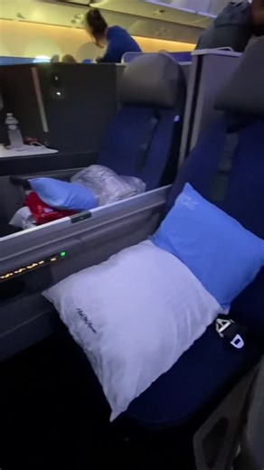 How I Earned $1,000 of Free Travel With One Credit Card Bonus