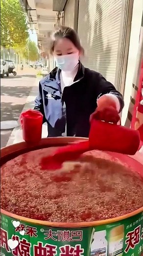 Two Cups of Liquid Instantly Turn Powder into a Magical Color Change