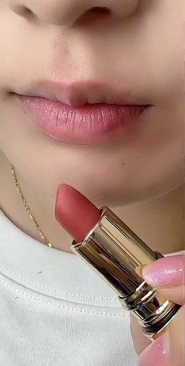 19K views · 483 reactions | Lipstick Application Lipstick  Tutorial #viralreels #viralvideos #makeuplook #eyemakeuplook #makeuptutorial #fashionblogger #lipsticktutorial #shizbeautyhouse @Shiz Beauty House | Shiz Beauty House | Facebook