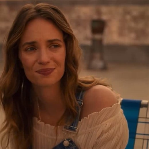 for maya hawke on Instagram: "spoiler alert 🚨 | ROBIN PLS DON’T CRY😭😭😭 . . . #mayahawke #robinbuckley #strangerthings #strangerthings5"