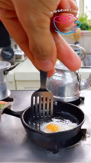 MINIATURE EGG COOKING #asmr #miniaturecusina