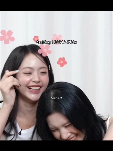 카르멘이 주운에게 '잘생겼다'라고 말하는 귀여운 하트 모먼트