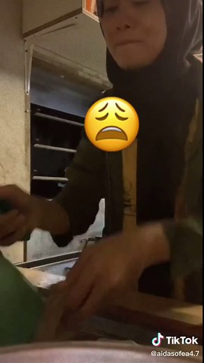 Effective Kitchen Cleaning Tips for Plastic Containers