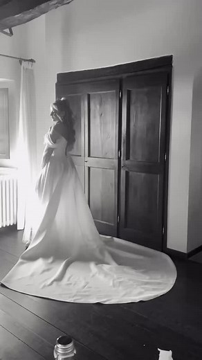 My books for the Italy 2027 season are officially open! With 2026 almost fully booked, I’m already getting excited for another magical summer in Europe. If you’re a bride dreaming of an Italian wedding, now is the perfect time to secure your date and lock in your preferred vendors. I can’t wait to create gorgeous, timeless looks for another beautiful season under the Italian . . . . . #destinationmakeup #italymakeupartist #internationalmakeupartist #byronbaywedding #tuscanywedding #amalficoastwe