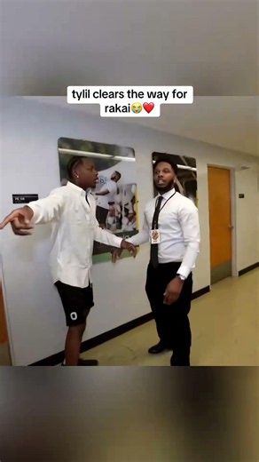 Tylil Clears the Hallway for Rakai