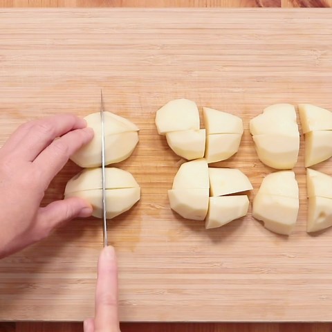 めんつゆで簡単に作れる フライパンで肉じゃが 作り方・レシピ | クラシル
