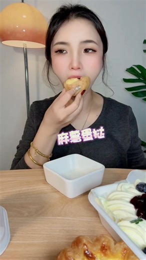 11K views · 287 reactions | ASMR CAKE YUMMY DESSERT MUKBANG 省說泌療縷 #ASMR #asmr #cake #mukbang #cakedecorating | Asmr Mukbang Eating Dessert | Facebook