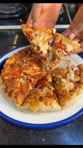 Save this pizza 🍕 recipe #familydinner #pizza | Sandra Sibanda