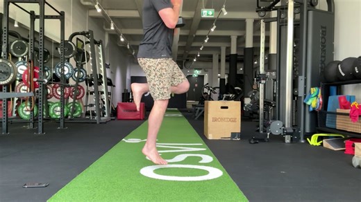What are the best hopping assessments and metrics in tendinopathy? Hopping is a wonderful thing to assess in clinical practice. The good thing is you can get lots of meaningful info from hopping assessments regardless of the amount of expensive equipment you have. Here are some of the hopping assessments I use in clinical practice (at the right time and for the right person): 1) Single leg hopping patterning observation and 2D video side and rear - where do they yield? where don't they yield? ho