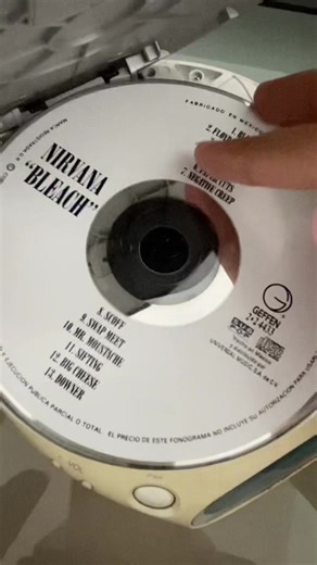 𝔘𝔫𝔟𝔬𝔵 𝔞 ℭ𝔇 𝔴𝔦𝔱𝔥 💿⛓️🎧𝔪𝔢 #bleach #scoff #nirvana #unboxing #grunge #80 #90skids