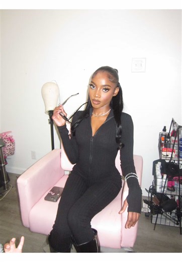 If you don’t know what style to get for Valentine’s 💘 … try this half-up, half-down with a heart bun. and, my bako/cali girls — book @mumuthestylistt . She’s the best ⋆˚ 𝜗𝜚˚⋆. #fyp #foryou #hairtok #hair #quickweave