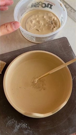 Making a 🐱food bowl out of clay! #pottery #ceramic #catbowl #cat #hobby