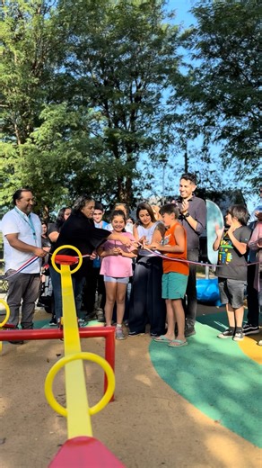 Cristóbal Rosas Laborde - Concejal por Valdivia 🇯🇪 on Instagram: "🌿 ¡Seguimos mejorando los barrios de Valdivia! Inauguramos el mejoramiento del área verde en Gabriela Mistral con Mariano Latorre, tal como lo hicimos hace un tiempo con la cancha de Blest Gana y como avanzan nuevos proyectos en el sector: más arreglos de espacios públicos y el cierre de la multicancha. Iluminación, máquinas de ejercicio, juegos y lugares para encontrarnos. Eso es lo que estamos empujando: barrios más seguros, 