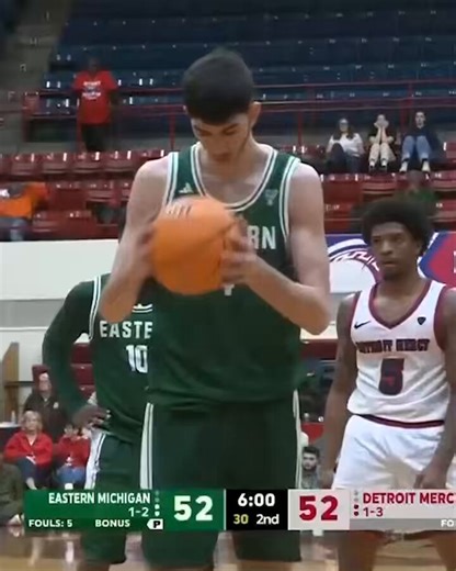 Here's the latest player the staff has reached out to:- 6'9, 205 Lb. PF- 14.2 PPG, 8.3 RPG, 3.1 APG (MAC All Freshman Team)- 1.4 BPG & 0.9 SPG- One of only 5 players nationally to average 14+ PPG, 8+ RPG & 3+ APG- Put up EMU's first ever triple double with a 24/11/10 game
