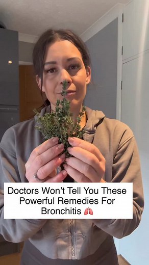 Doctors won’t tell you these powerful remedies for bronchitis! 😲🍃 Feeling that chest tightness, coughing non-stop, or dealing with a lot of mucus? Try this simple thyme tea — it really can help soothe your lungs. How to make it: 1.Boil a handful of fresh thyme (or 1–2 tsp dried) in a saucepan of water for 5–10 minutes. 2.Pour into a mug and let it steep a bit. 3.Drink 2–3 mugs a day until your symptoms improve. Why thyme? For the Science lovers, A study showed that a standardized thyme extract
