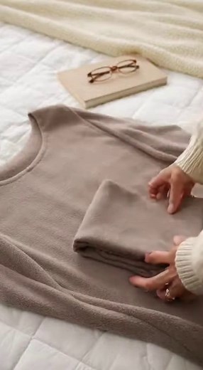 Fleece loungewear helps maintain warmth while staying light and easy to move in.Learn simple ways to match these sets with indoor layers for a balanced winter feel.These ideas keep home days comfortable without adding bulk. ❄️🏠 | Win bb