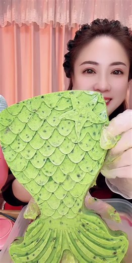 Crunchy Matcha Flavored Ice ASMR Experience