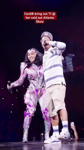 Cardb brought out the king of the south TI on stage @ little miss Drama tour Finale 🔥#cardib