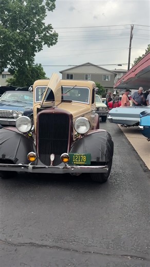 Classic Car Show: First Cruise Night of the Season