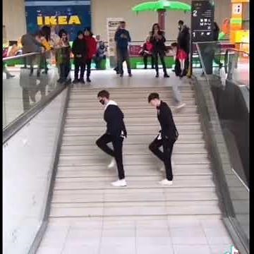 famous foot step dance | Tiktok famous dance 🥰🥰🥰 | wow 😍😍😍